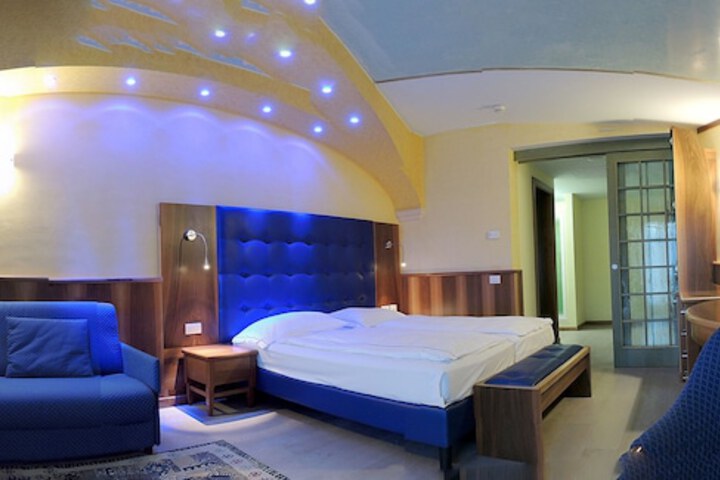 Room 17 of 68