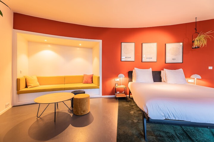 Room 12 of 46