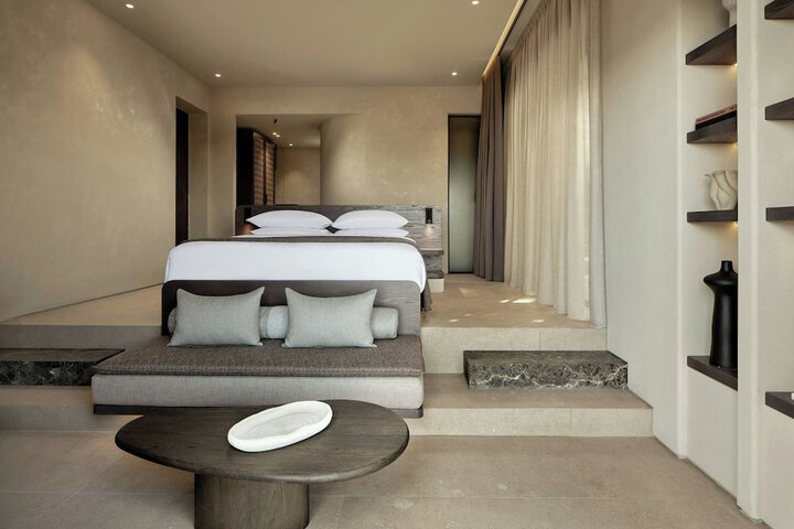 Room 10 of 32