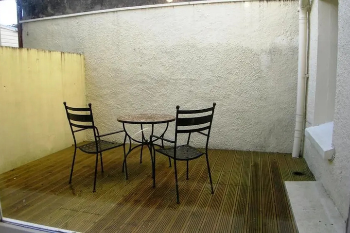 Room 6 of 11