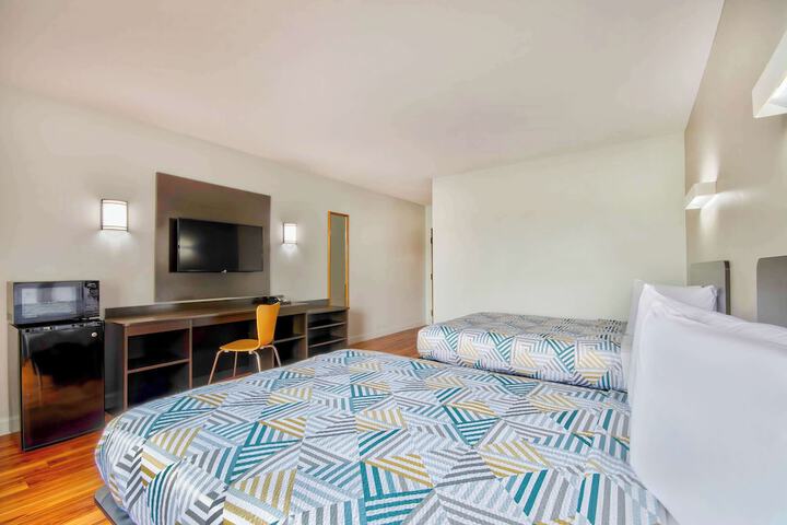 Room 6 of 25