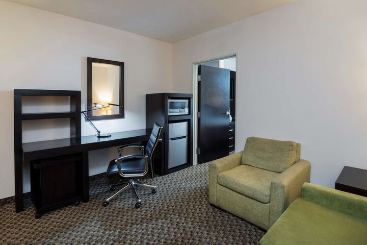 Room 6 of 43