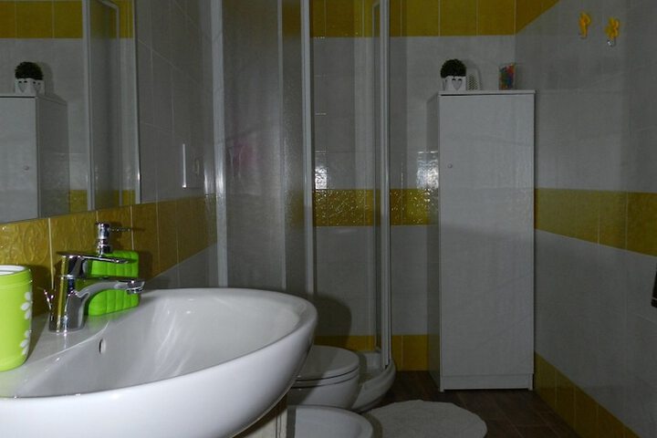 Room 16 of 19