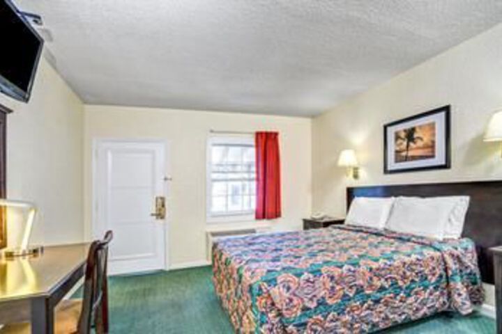 Room 17 of 39
