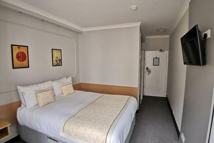 Room 19 of 44