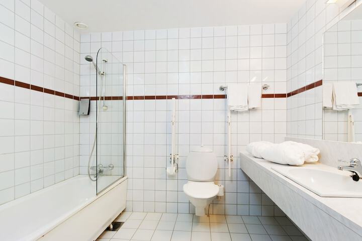 Room 14 of 34