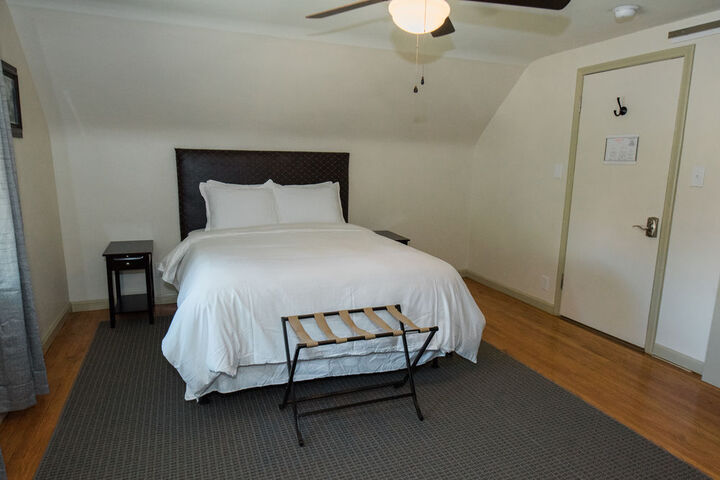 Room 2 of 75