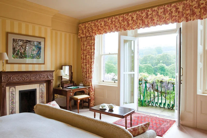 Room 2 of 40