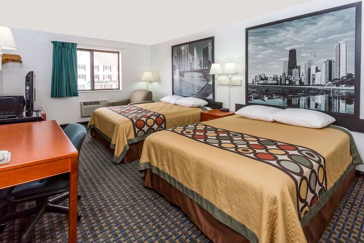 1 Queen Bed (6 of 13)