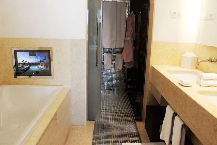 Room 86 of 192