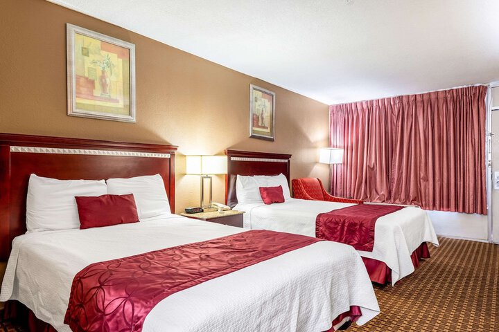 2 Double Beds (10 of 14)