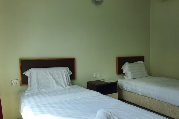 Room 6 of 25