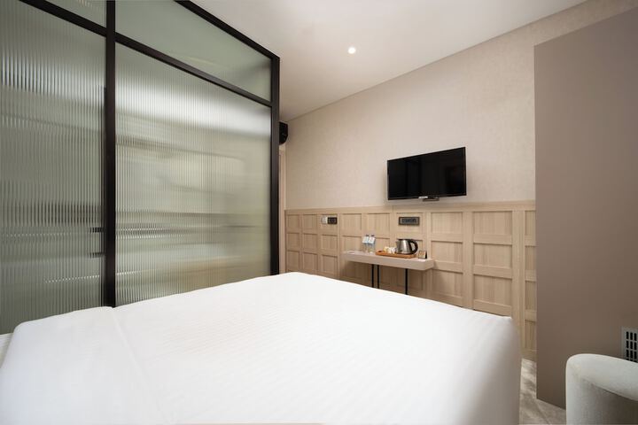 Room 9 of 40