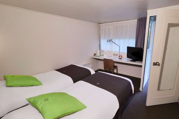 Room 7 of 27