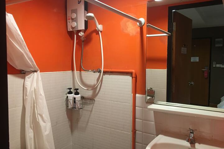 Room 15 of 35
