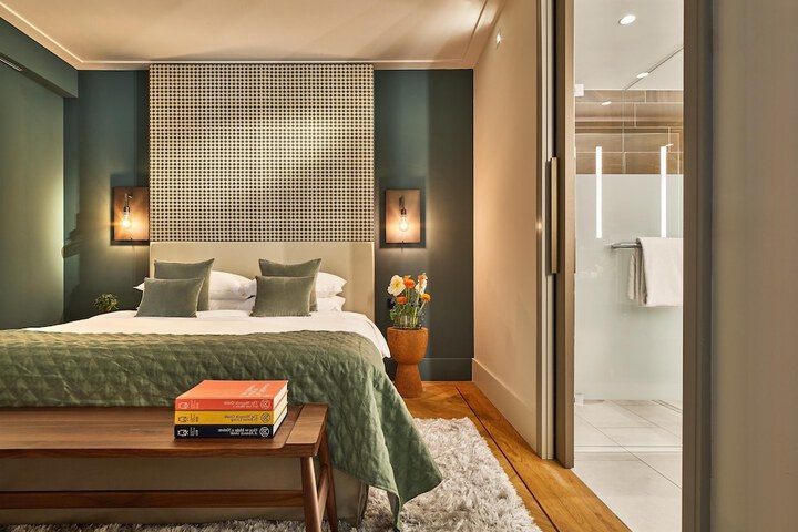 Room 40 of 90