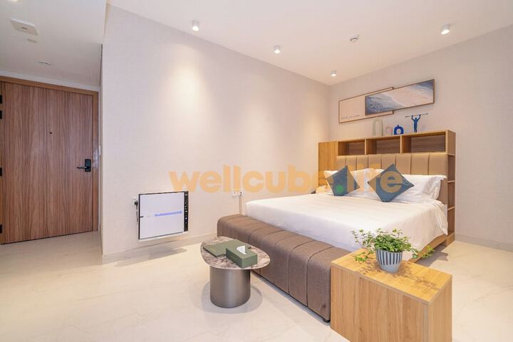 Room 8 of 120
