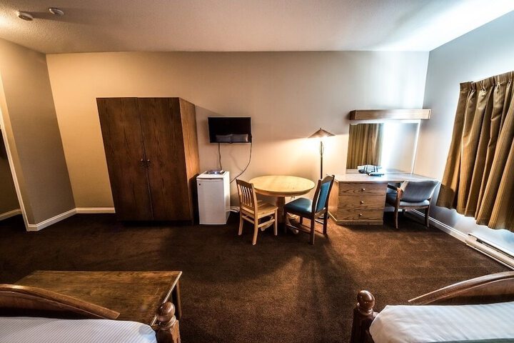 Room 6 of 33