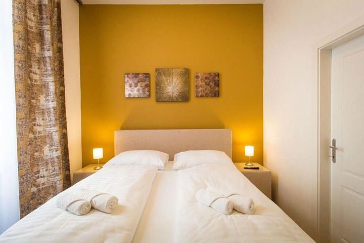 Room 4 of 15