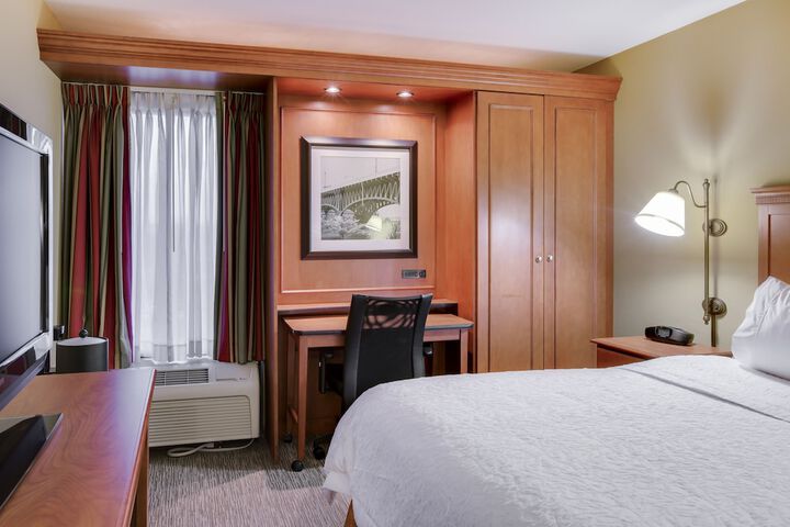 1 King Bed (9 of 12)
