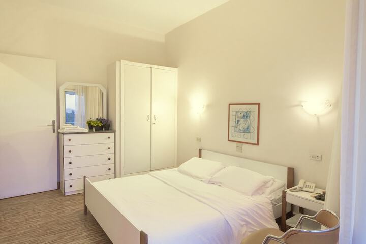 Room 11 of 21