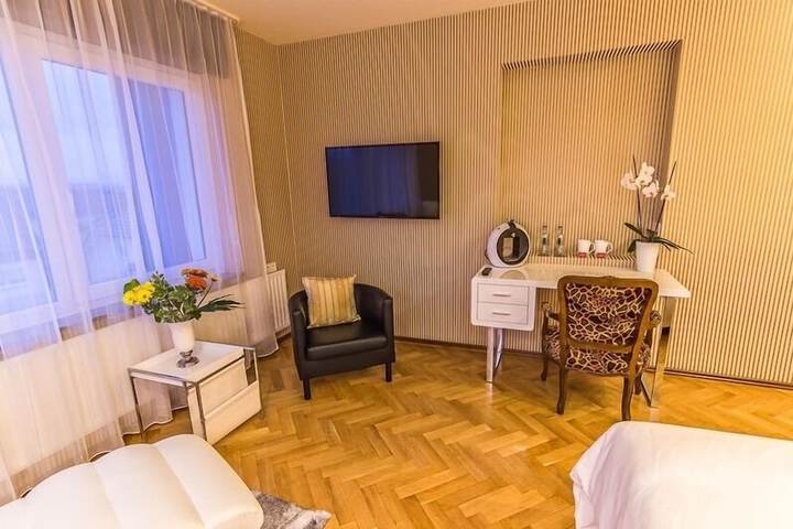 Room 14 of 35