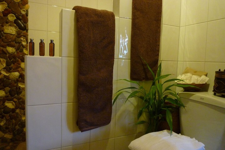 Room 13 of 28