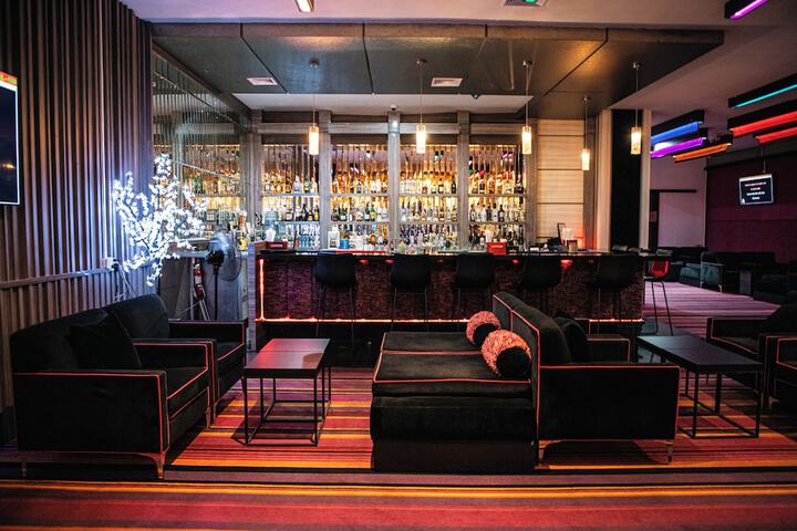 Lounge 21 of 22
