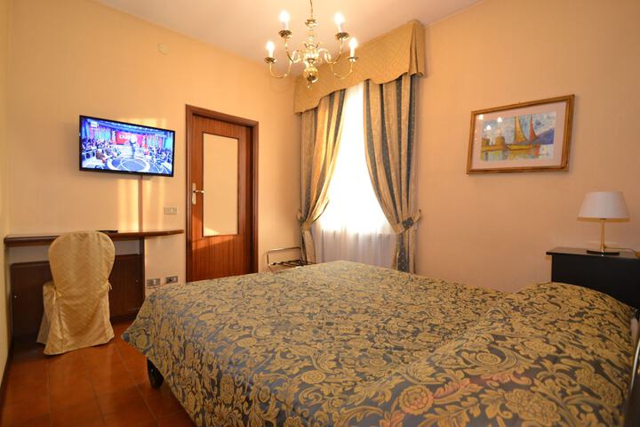 Room 9 of 26