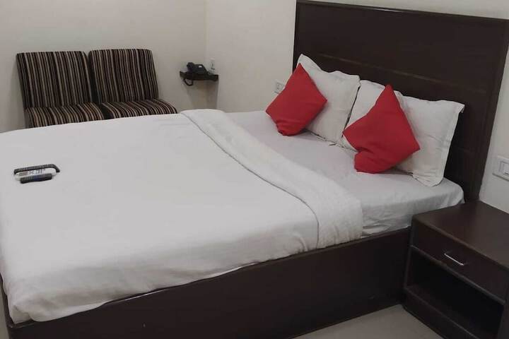 Room 7 of 16