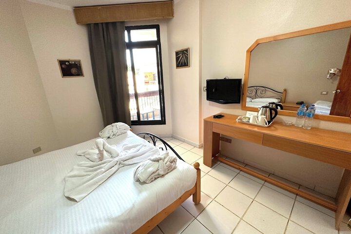 Room 44 of 120