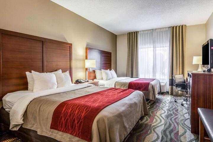 2 Queen Beds (7 of 11)