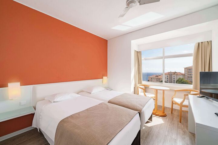 Room 11 of 75