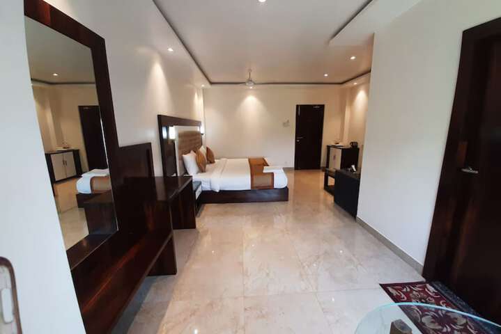 Room 8 of 21