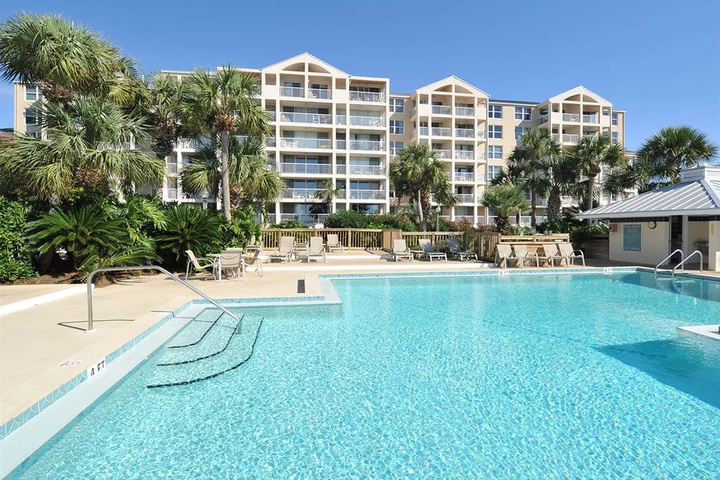Hotel Pool