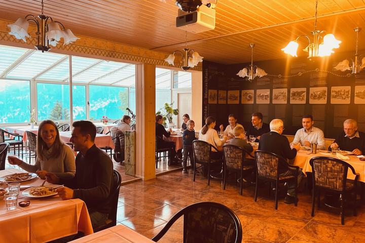 Dining 82 of 163