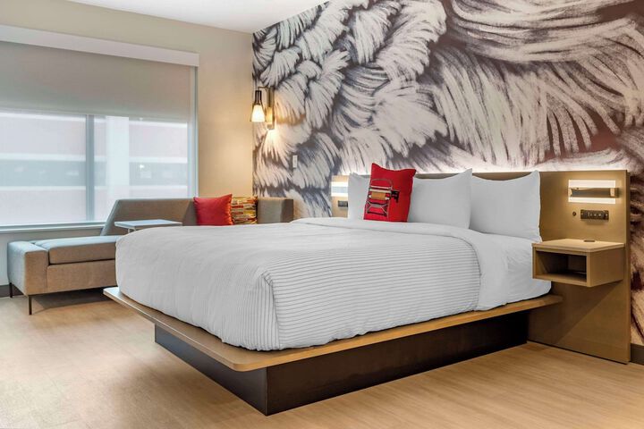 1 King Bed (7 of 19)