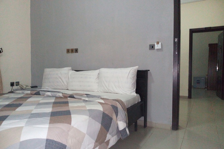 Room 12 of 24