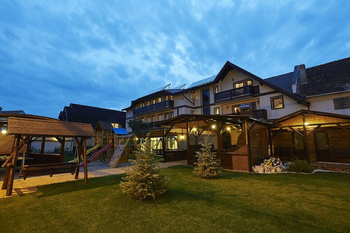 Hotel Exterior 106 of 125