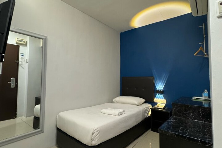 Room 9 of 40