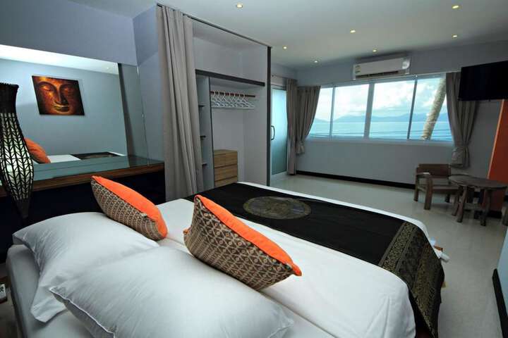 Room 12 of 30
