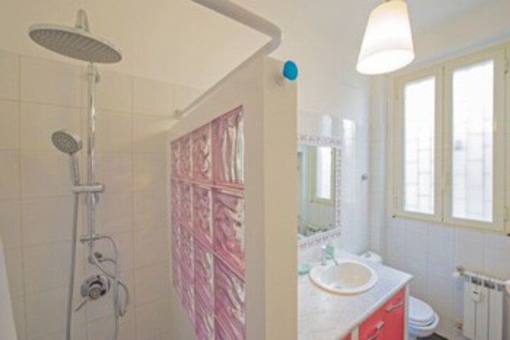 Room 5 of 25