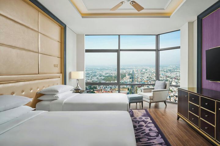 Room 25 of 94