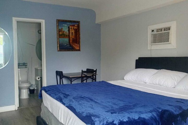 Standard Single Room 1 Queen Bed (3 of 3)
