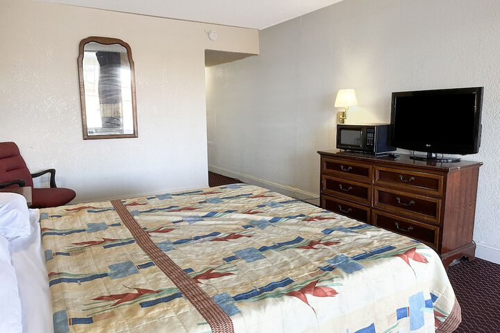 1 King Bed (25 of 44)