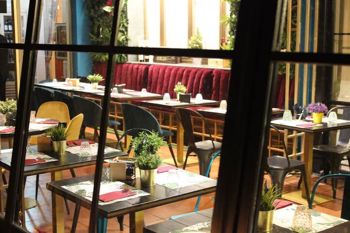 Dining 30 of 94