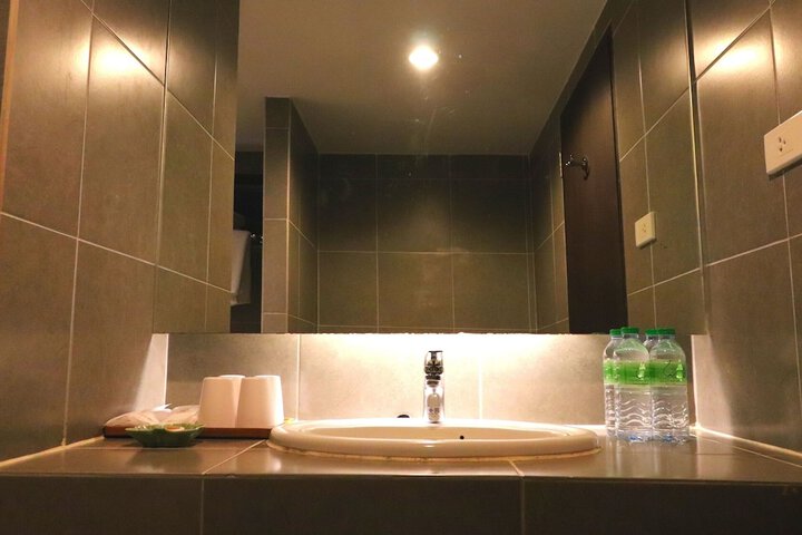 Room 119 of 242