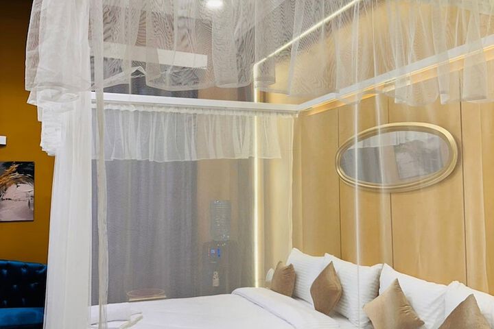 Room 18 of 68