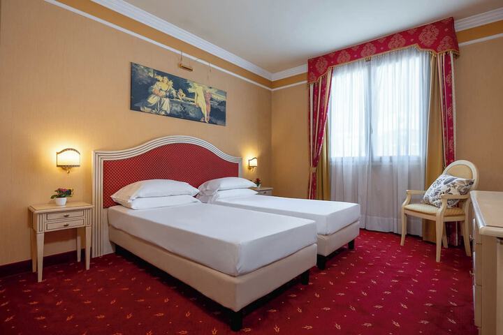 Room 18 of 42