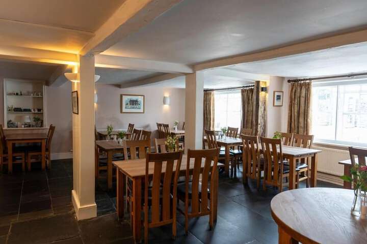 Dining 7 of 11